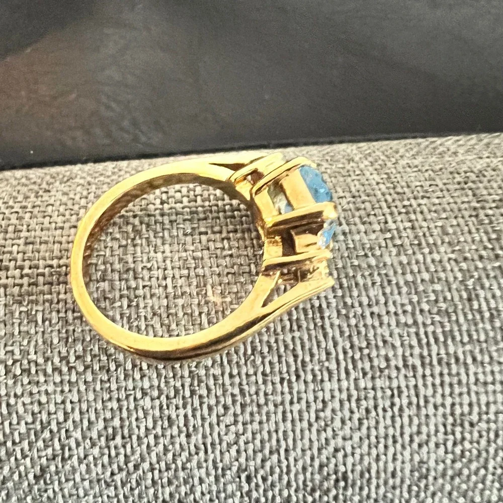 Vintage Gold Tone Emerald Cut Light Blue Stone Cocktail Ring Size 7 Regency 90s